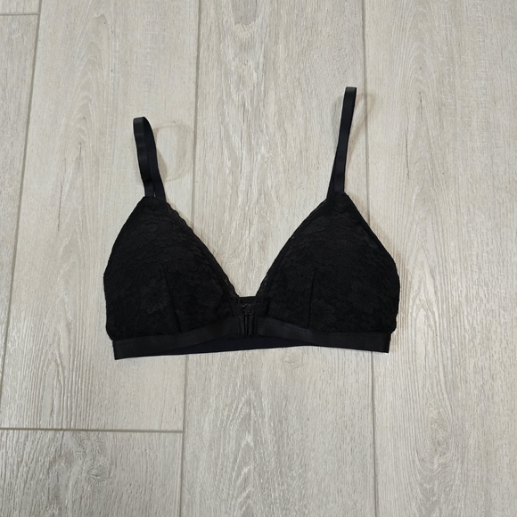 Elegant Black Lace Bra - Picture 1 of 3